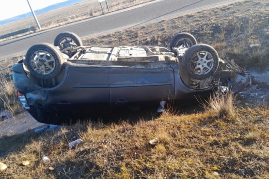 Conductor perdió el control del rodado por la escarcha y terminó volcando