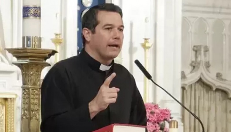 Sacerdote Javier Olivera Ravasi. Fotografía: Agencia Noticias Argentinas