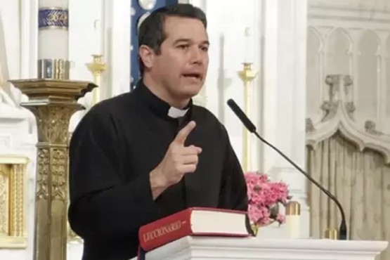 Sacerdote Javier Olivera Ravasi. Fotografía: Agencia Noticias Argentinas