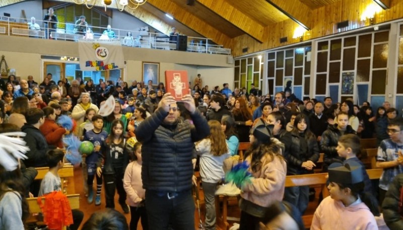 Los fieles se reunieron en la parroquia San Juan Bosco.