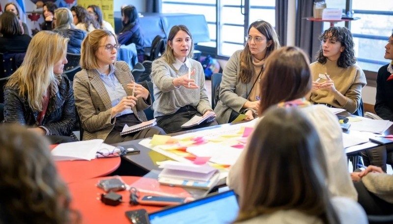 El Fondo de Población de las Naciones Unidas (UNFPA) en Argentina, ONU Mujeres, Amnistía Internacional y con el apoyo de la Embajada de Canadá se unieron junto a actores clave en el evento “Hackeá la violencia digital”.Foto ONU Mujeres.