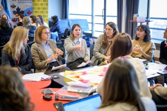 El Fondo de Población de las Naciones Unidas (UNFPA) en Argentina, ONU Mujeres, Amnistía Internacional y con el apoyo de la Embajada de Canadá se unieron junto a actores clave en el evento “Hackeá la violencia digital”.Foto ONU Mujeres.