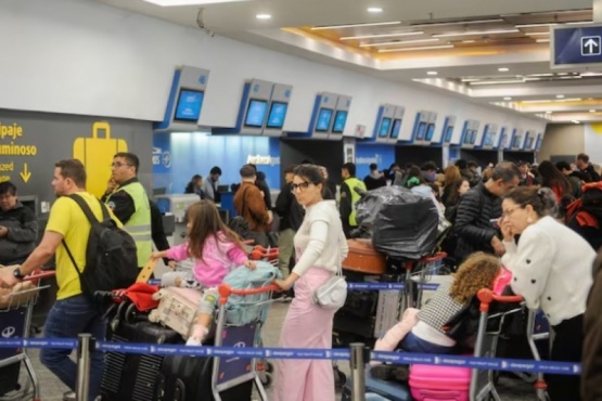 Aeronáuticos harán el lunes asambleas en Aeroparque y habrá demoras en los vuelos