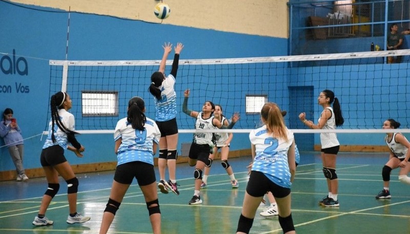 Las chicas ganaron un partido en la fase clasificatoria y otro en los playoffs. (Foto: Prensa Zapala)