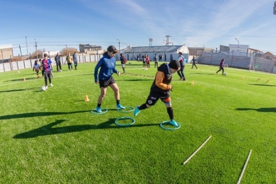 Inaugurarán la primera cancha FIFA de la Patagonia