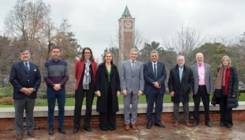 El presidente de YPF visitó la Universidad Austral.