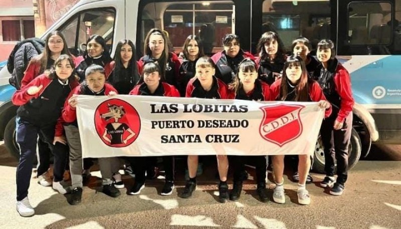 Las deseadenses, hace unas horas, antes de partir rumbo a Mendoza. (Foto: Sub. Recreación y Deportes)