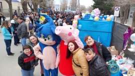 Policías celebran el mes de la Niñez