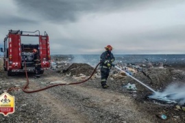 Bomberos sofocaron incendio sobre basura