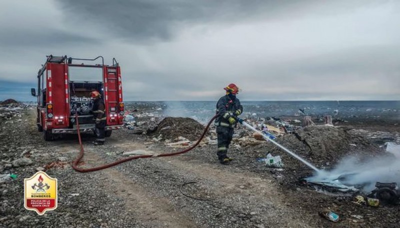 Bomberos sofocaron incendio sobre basura