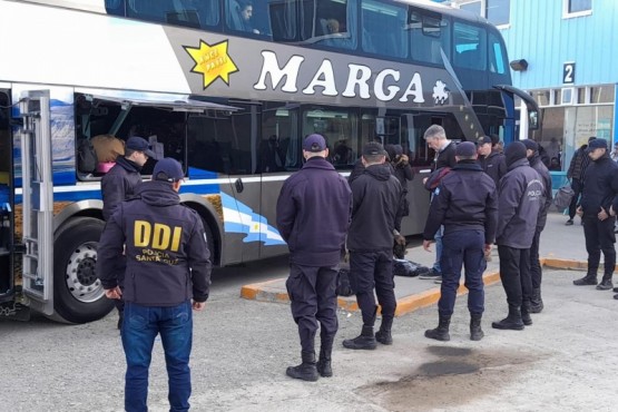 Operativo de seguridad en la términal de ómnibus 