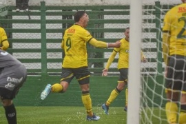 Defensa y Justicia venció por 1-0 a Barracas Central