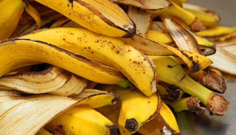 La razón por la que cada vez más gente está congelando la piel de banana