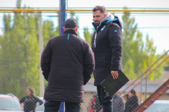 Bajo las órdenes de los profesores Nicolas Gómez, Maximiliano Larralde y Eduardo Martínez entrena el selectivo local de fútbol para los Juegos de la Araucanía.