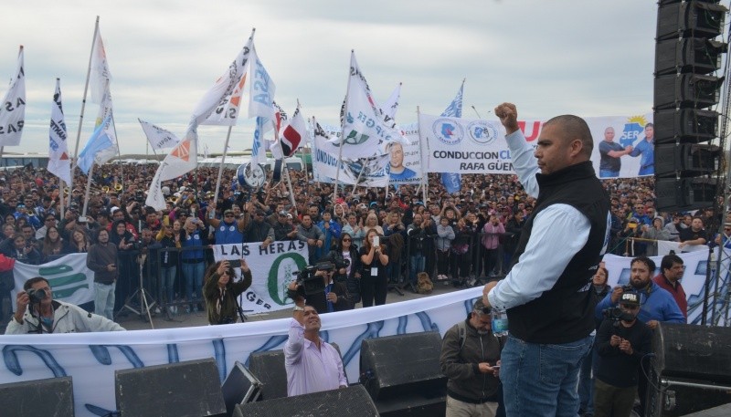 Paro general petrolero por la crisis en la industria hidrocarburífera.