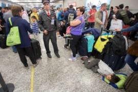 Sin acuerdo paritario entre los gremios aeronáuticos y Aerolíneas Argentinas