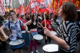 Marcha contra el veto a la movilidad jubilatoria desde Congreso a Plaza de Mayo