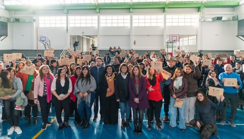 El Municipio de Comodoro Rivadavia entregó para Escuelas y Bibliotecas alrededor de 300 millones en aportes de FAEM 