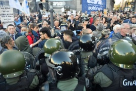 Reprimieron nuevamente a los jubilados durante una protesta contra el veto