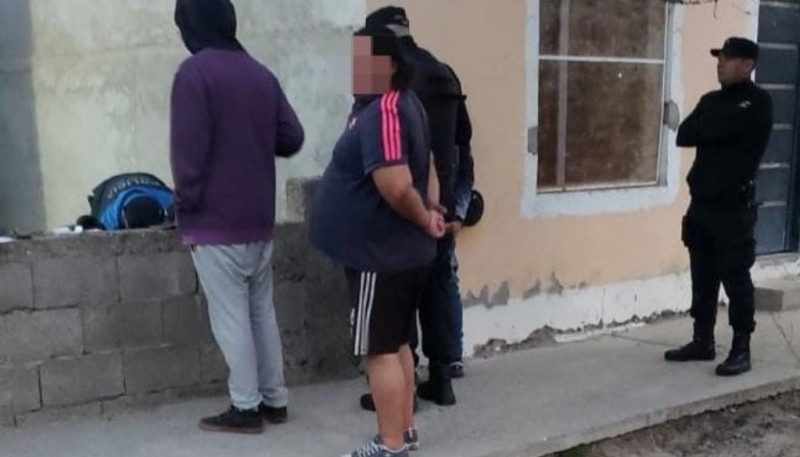 Detienen a un hombre por sustraerle dinero a un remisero