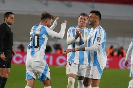 La Selección dio un show y goleó 3-0 a Chile en El Monumental