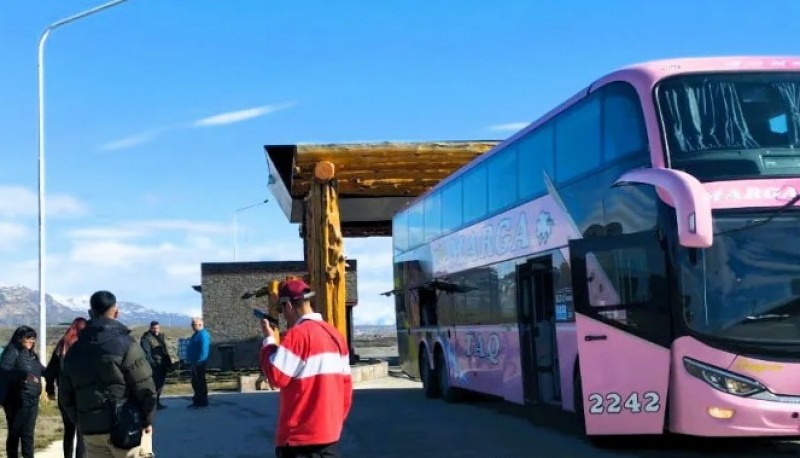 Encuentran una caja con droga en un colectivo