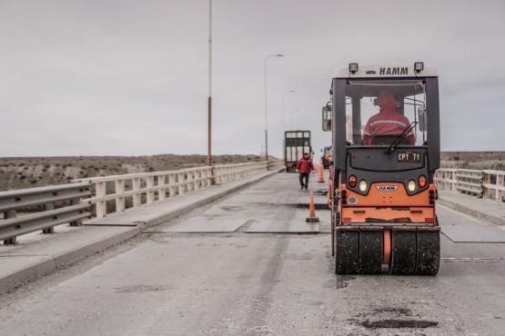 Otro corte sobre el puente del río Santa Cruz, pero sin soluciones estructurales