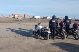 Hallan una motocicleta abandonada en el barrio Santa Cruz