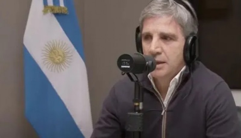 Luis Caputo anunció que municipios no podrán sumar impuestos en las boletas de servicios públicos