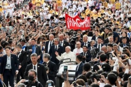 El Papa celebró una misa multitudinaria y pidió salarios justos para los migrantes