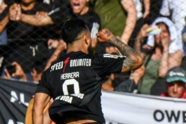 Deportivo Riestra volvió a hacerse fuerte en su casa y le ganó a Huracán