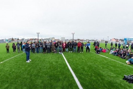 Se inauguró la primera cancha de la Patagonia homologada por FIFA