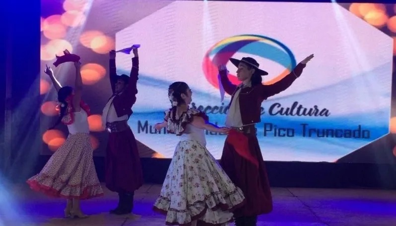 Pico Truncado se viste de fiesta para la 55ª edición del Festival Nacional del Austral del Folklore.