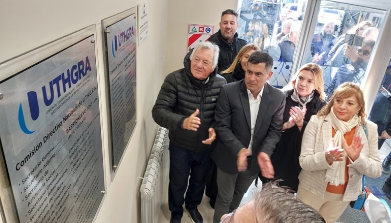 Luis Barrionuevo en la inauguración de la nueva sede gremial de UTHGRA en Río Gallegos. (CG)