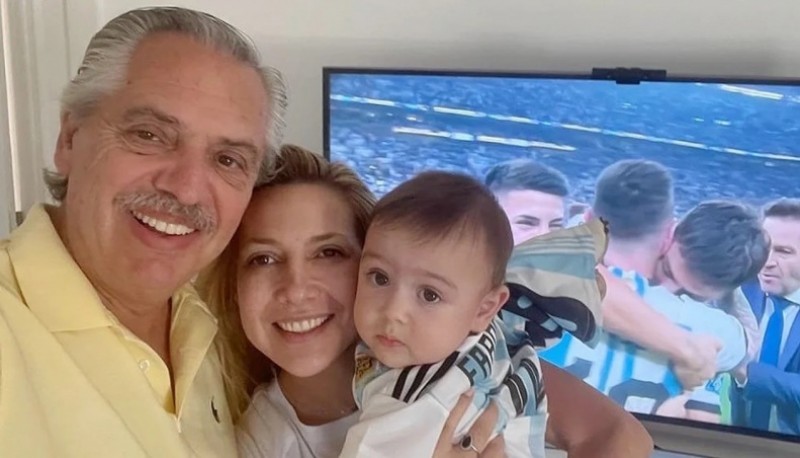 Alberto Fernández, Fabiola y el pequeño Francisco. (Fotografía NA).