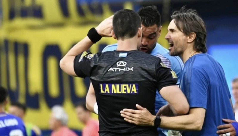 Diego Martínez en el clásico ante River. (Foto: fotobaires)