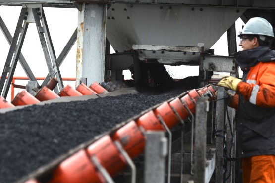 YCRT: Trabajadores de Loyola evitan la combustión espontánea del carbón