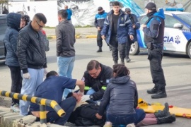 Motociclista herido tras ser chocado por un auto