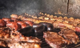 Hacer un asado para una familia tipo argentina ya cuesta más de $40.000