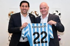 Diego Milito se reunió con Gianni Infantino en medio de su campaña en Racing