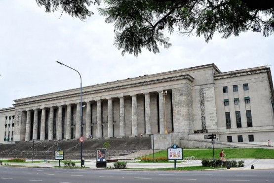 El Gobierno habilitará a las universidades a que le cobren aranceles a extranjeros