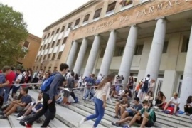 Universidades públicas: El Gobierno pretende cobrarles a extranjeros no residentes