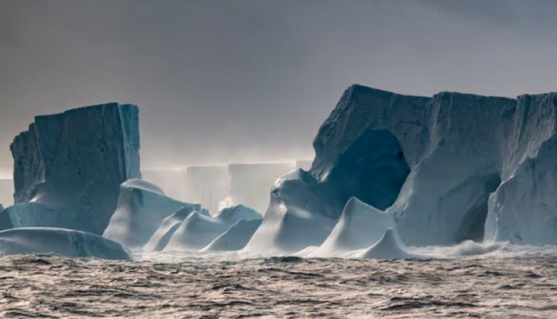 El iceberg más grande del mundo sigue girando en círculos tras liberarse