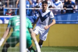 Vélez le ganó a Racing y es más líder que nunca