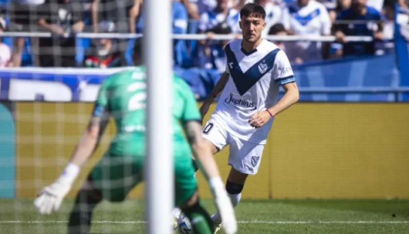 Vélez le ganó a Racing y es más líder que nunca 