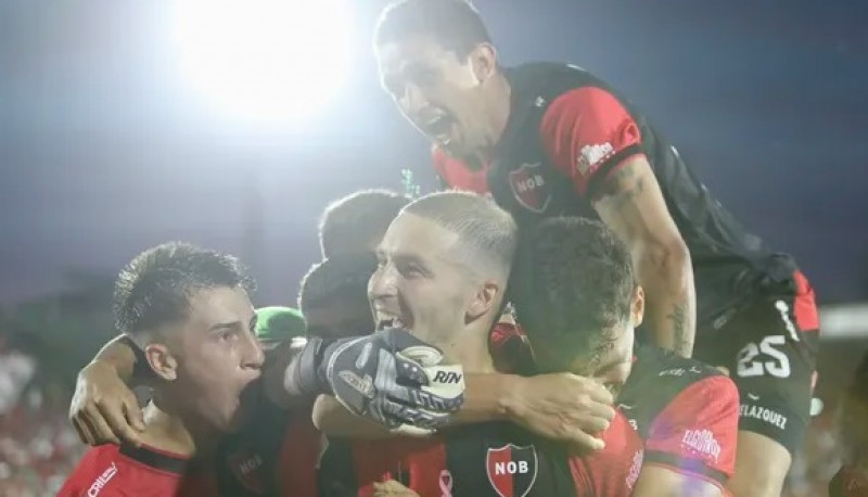 Newell's se lo dio vuelta a Lanús en Rosario: fue 2-1 para la Lepra en el Coloso