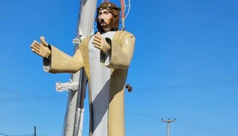 Emplazaron la escultura del Cristo de los Obreros