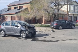 Conductores heridos tras fuerte choque