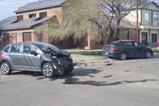 Conductores heridos tras fuerte choque