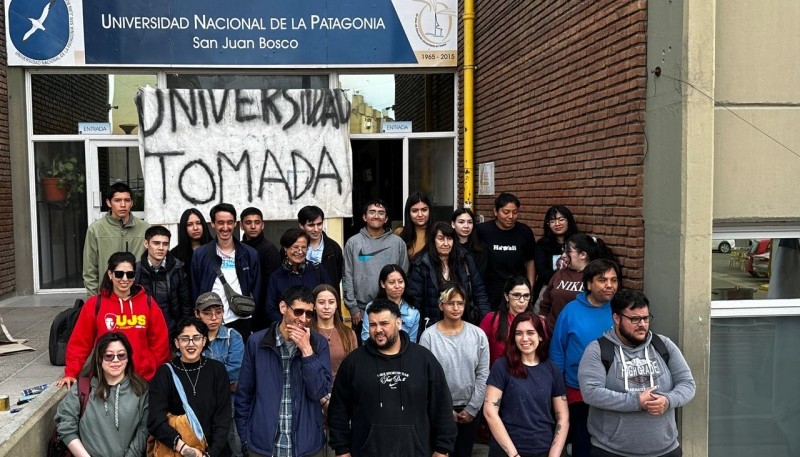 Trelew: La Universidad Nacional de la Patagonia bajo toma en defensa de la educación pública